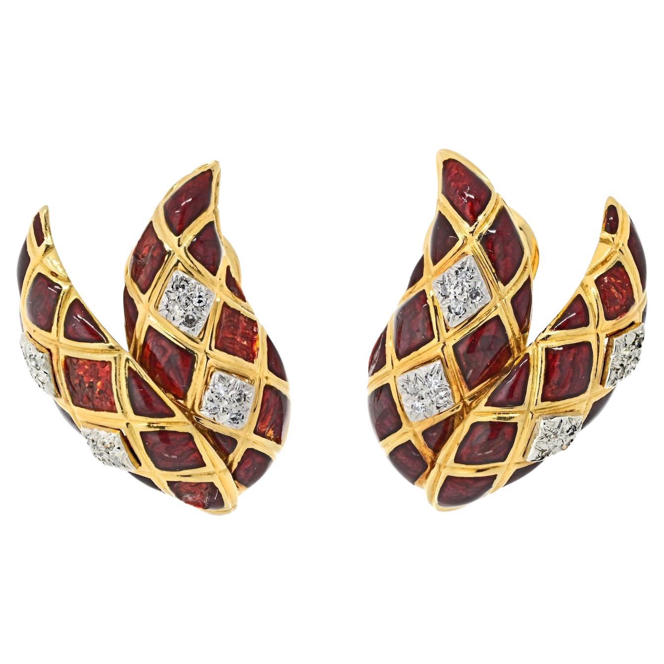 David Webb 18k Yellow Gold Double Leaf Checkerboard Pattern Clip on Earrings For Sale