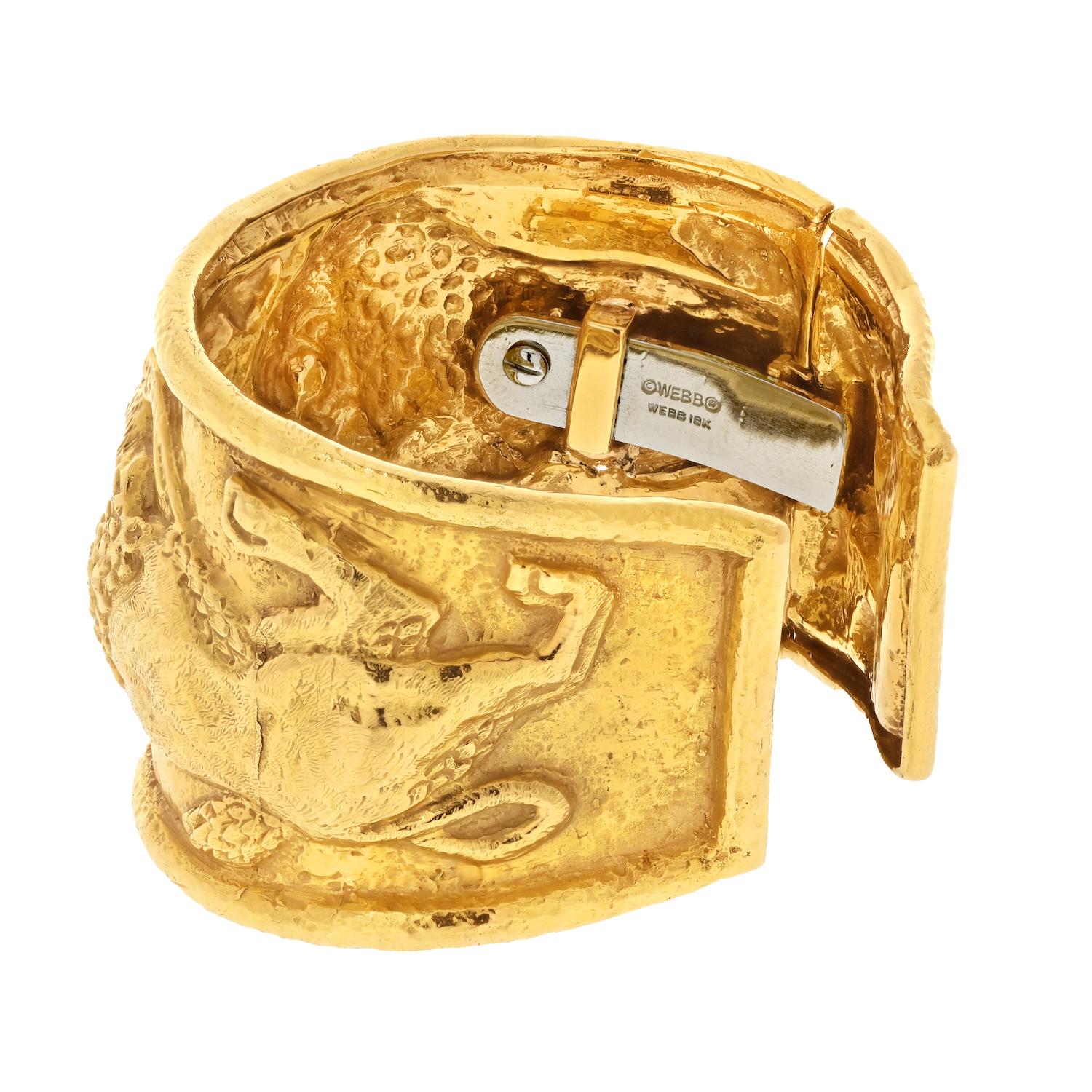 David Webb Bracelet manchette vintage à double lion en or jaune 18 carats Excellent état - En vente à New York, NY