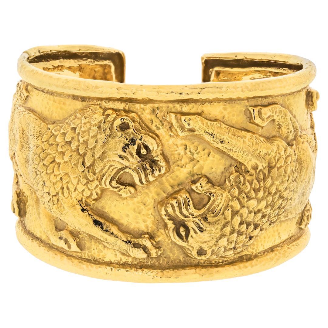David Webb 18K Yellow Gold Double Lion Vintage Cuff Bracelet For Sale
