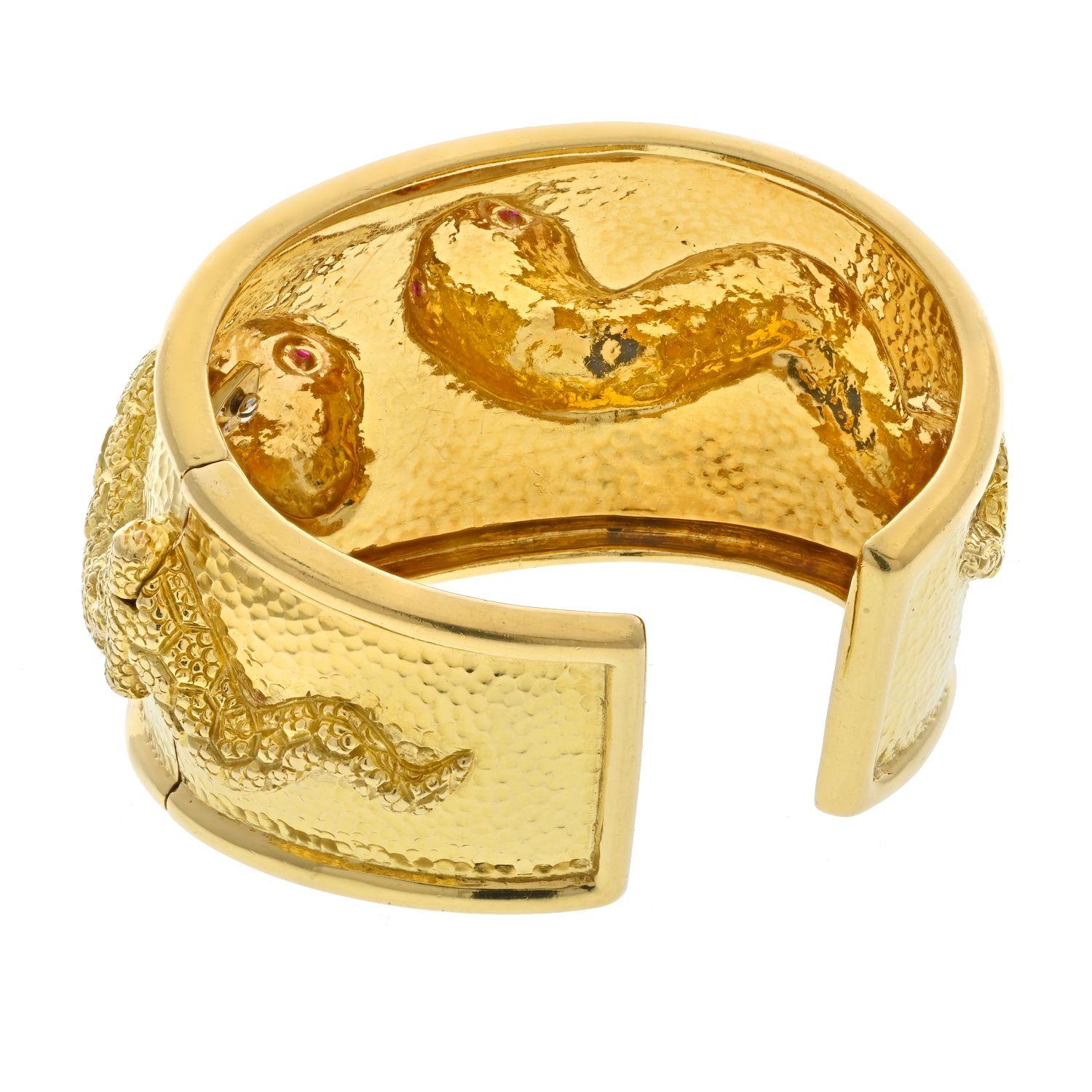 Cabochon David Webb 18K Yellow Gold Double Serpent Snake Cuff Bracelet For Sale