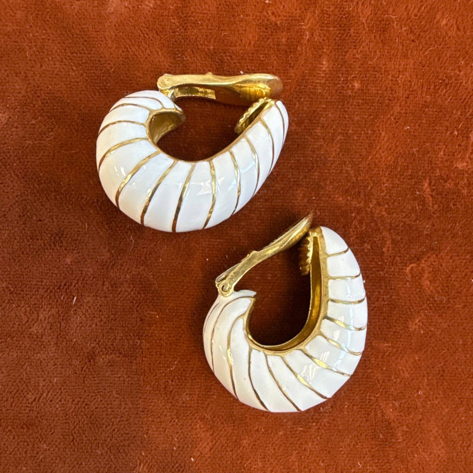 David Webb 18K Yellow Gold & Enamel Stripe Hoop Clip On Earrings 1980s Vintage
Here is your chance to purchase a beautiful and highly collectible designer pair of earrings. 

Description: Offering a vintage pair of David Webb earrings.  

Item