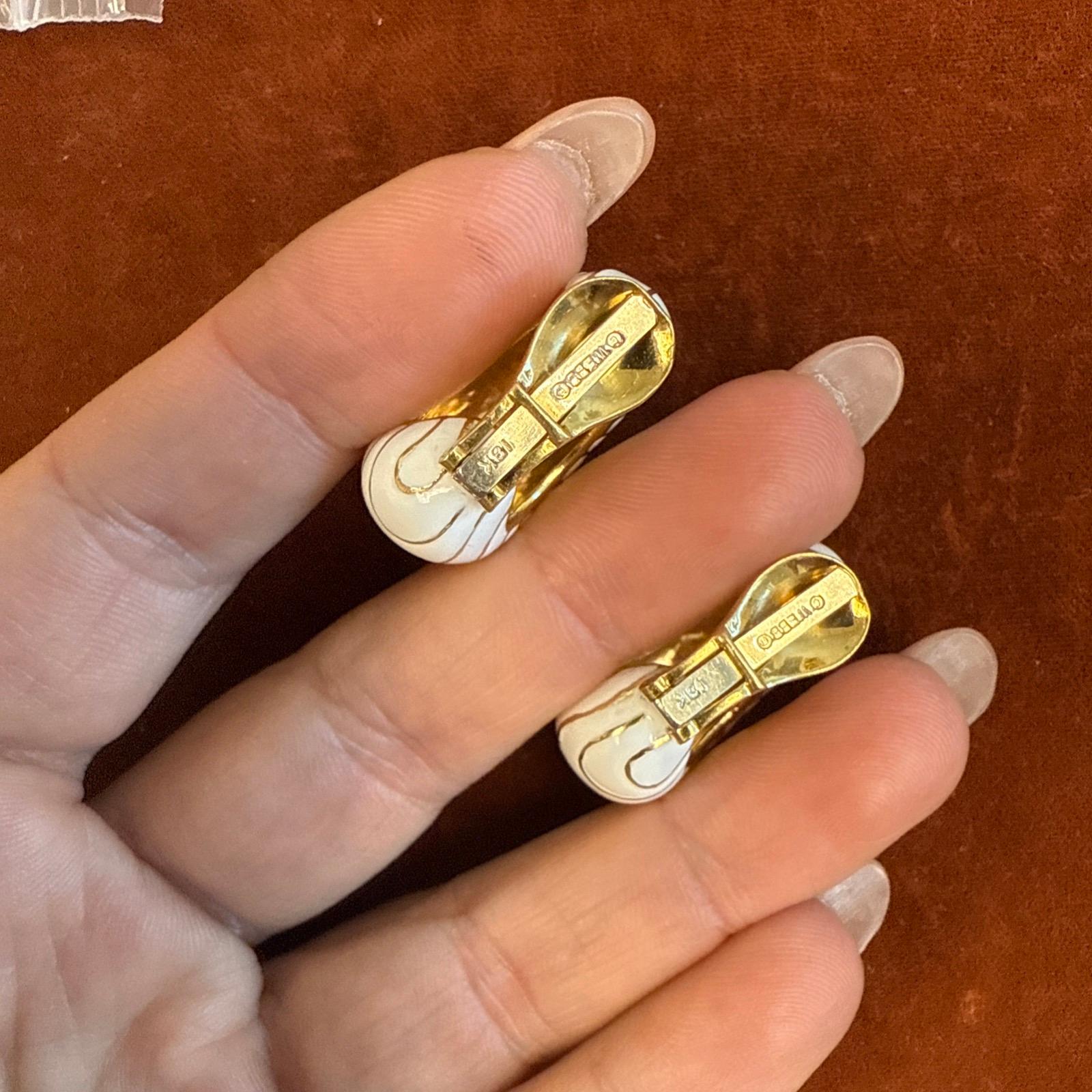 DAVID WEBB 18k Yellow Gold & Enamel Stripe Clip On Earrings Circa 1980s Vintage In Excellent Condition For Sale In Beverly Hills, CA