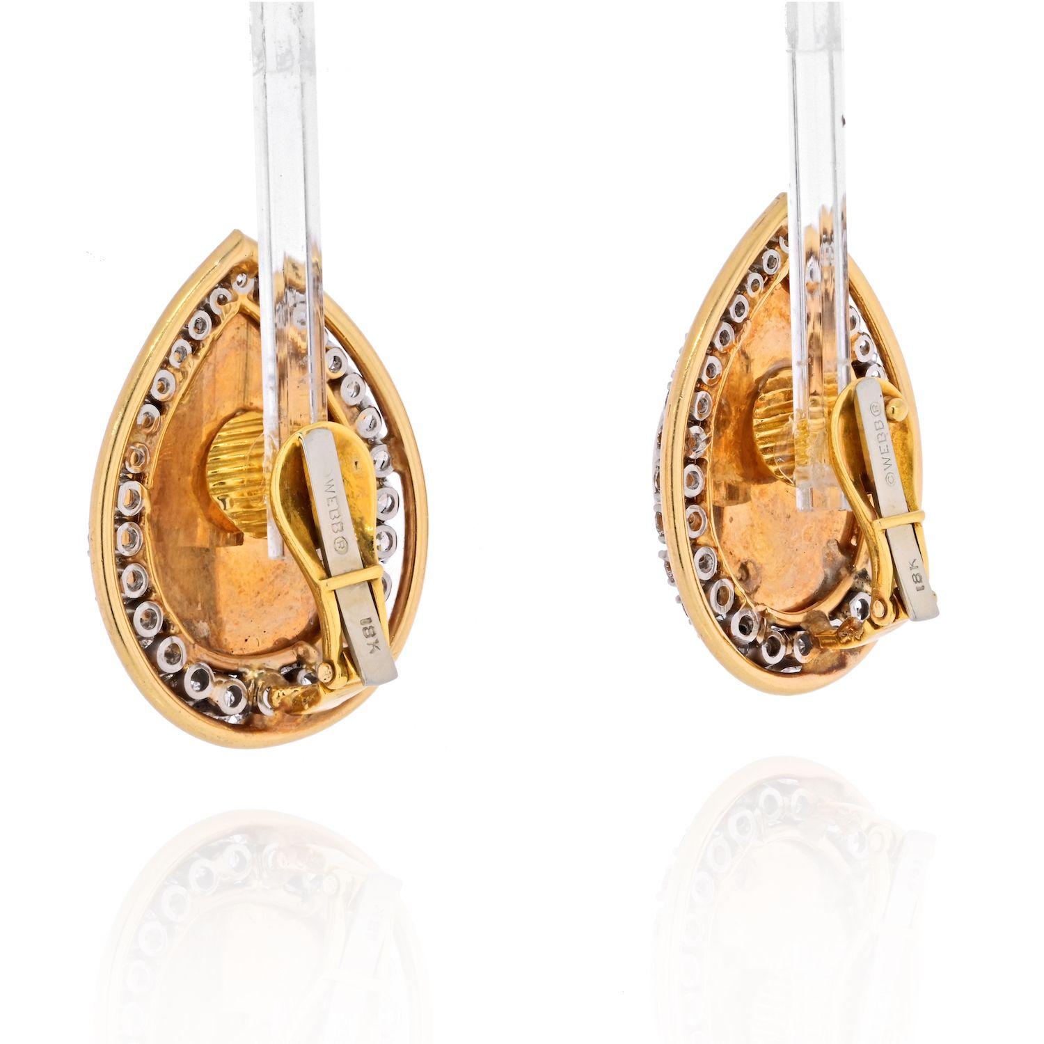 Moderne David Webb Clips d'oreilles en goutte en or jaune 18 carats avec corail cannelé et diamants en forme de poire en vente
