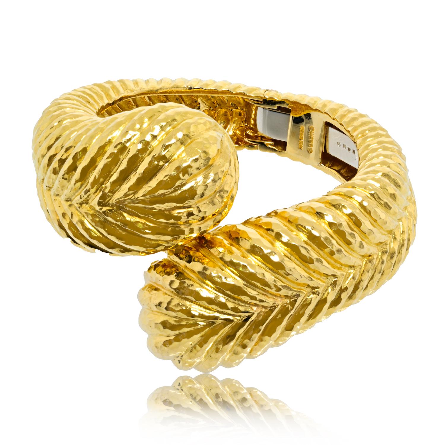 Modern David Webb 18K Yellow Gold Fluted Crossover Bracelet For Sale
