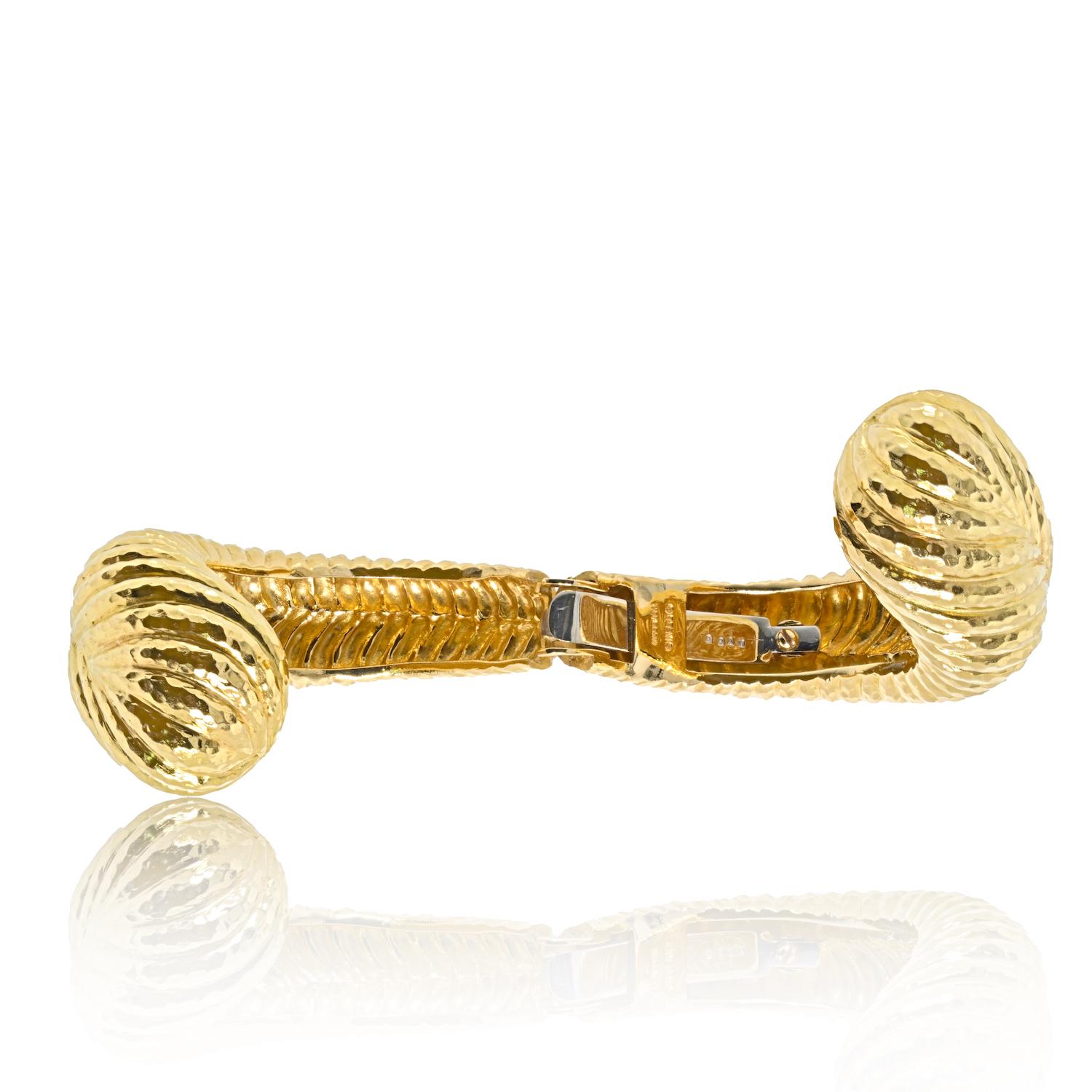 Women's David Webb 18K Yellow Gold Fluted Crossover Bracelet For Sale