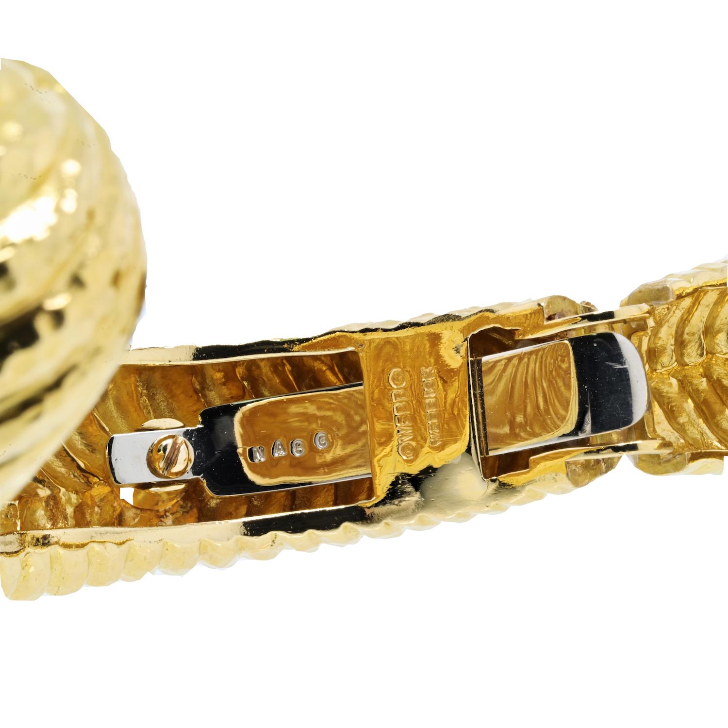David Webb 18K Yellow Gold Fluted Crossover Bracelet For Sale 1