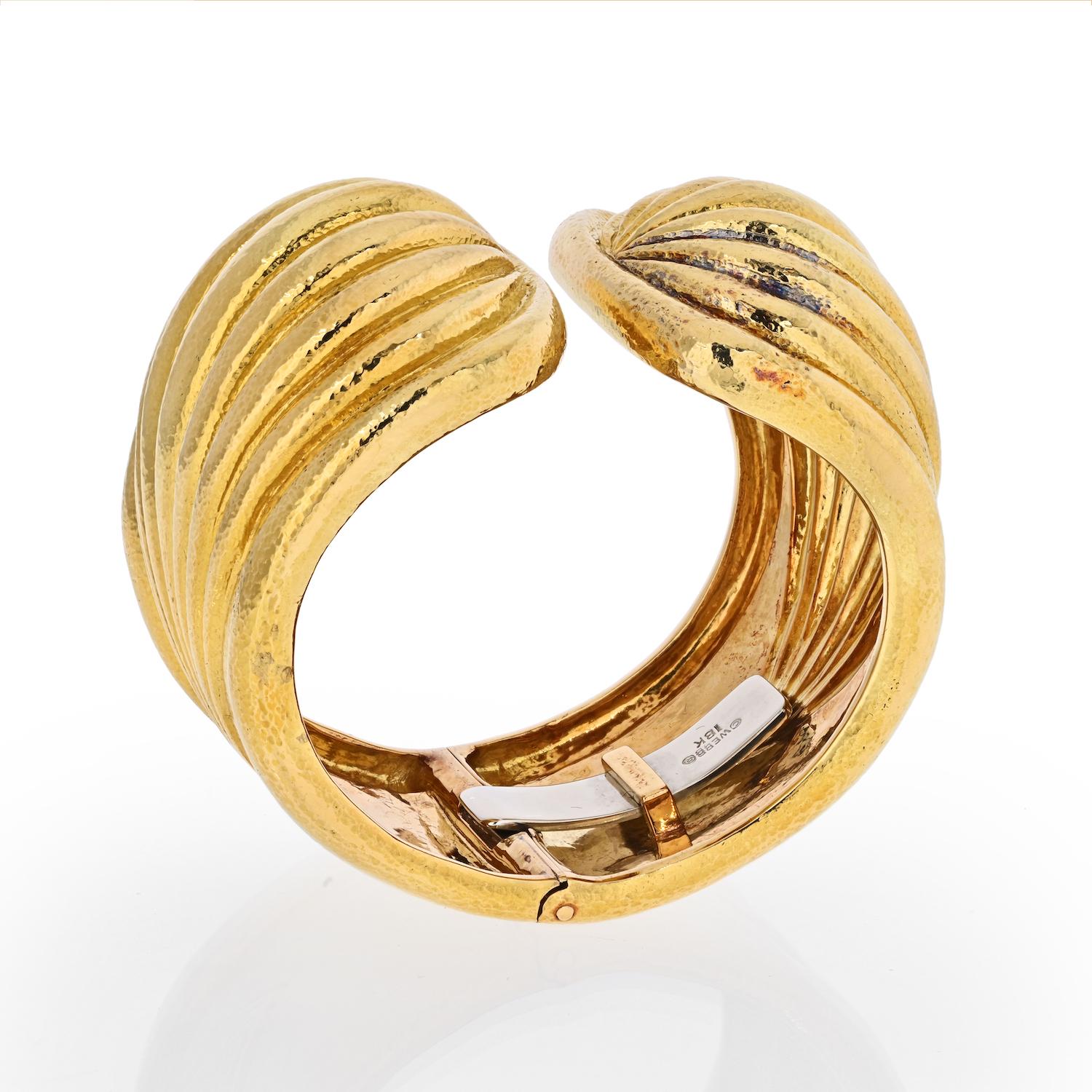 David Webb 18K Yellow Gold Fluted Cuff Bracelet In Excellent Condition In New York, NY