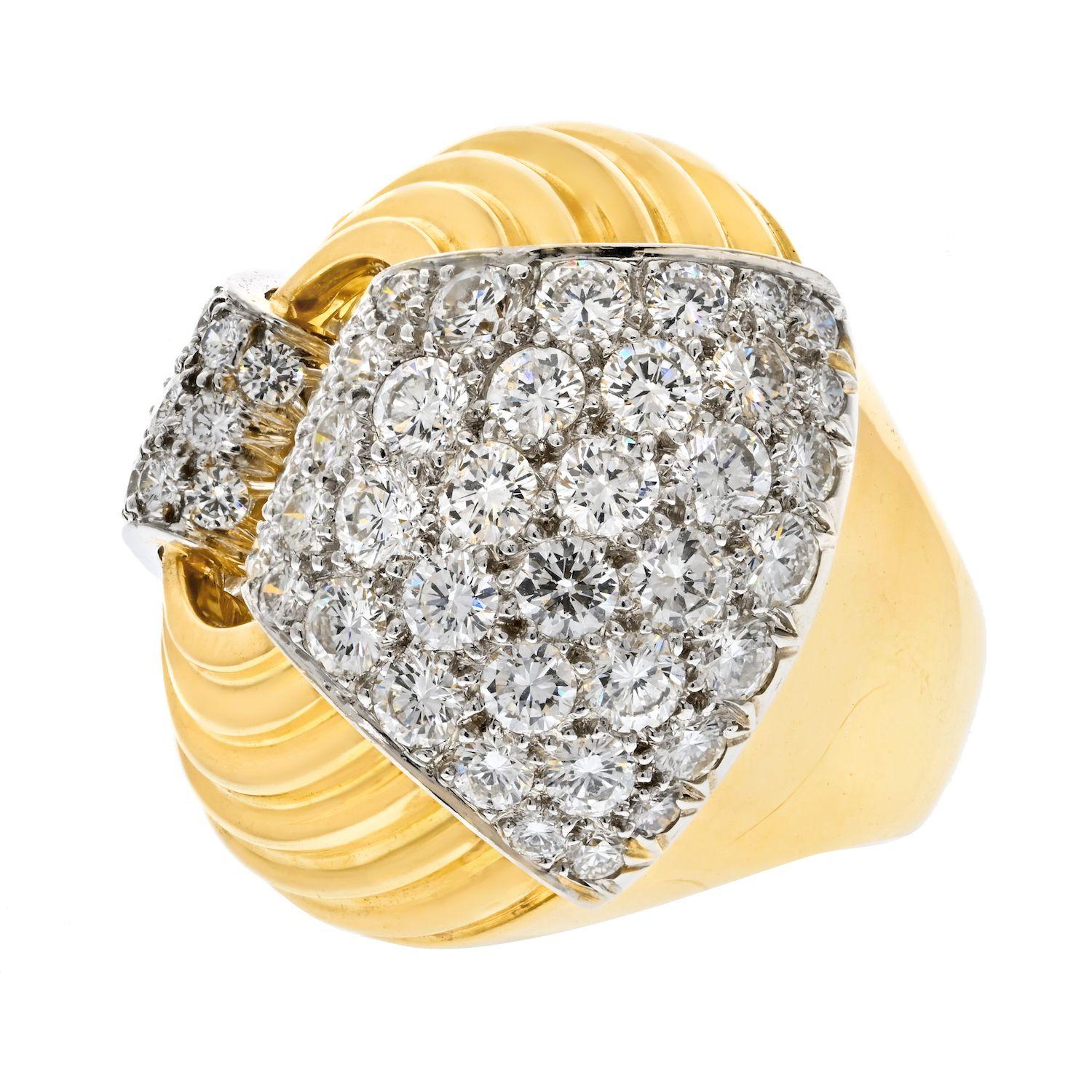 This David Webb 18K Yellow Gold Fluted Diamond Cocktail Ring is a stunning and luxurious piece that offers both elegance and a touch of extravagance. Let's explore the details:

**Design and Craftsmanship:**
- **Fluted Pattern:**
  The fluted