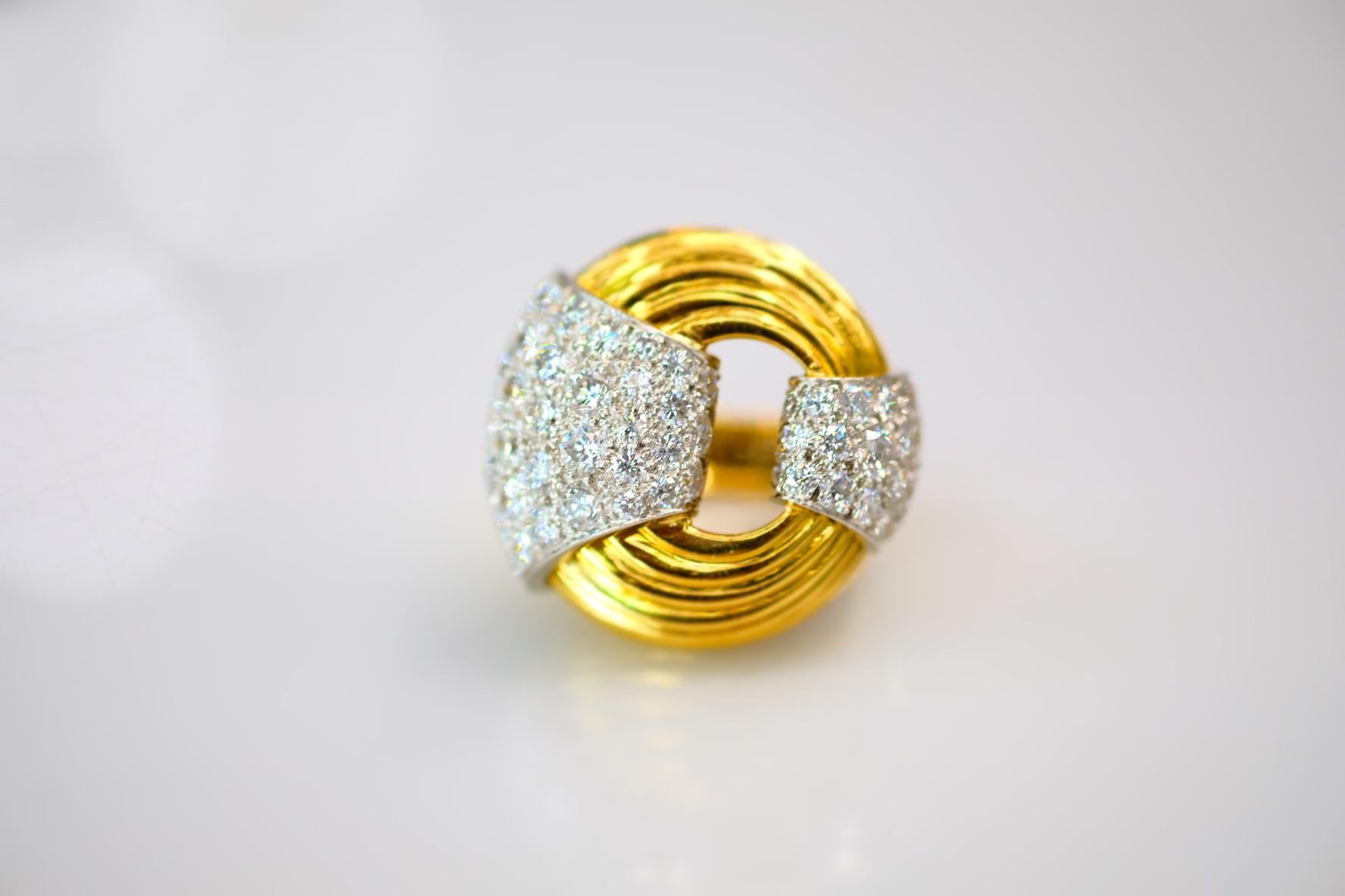 David Webb 18K Yellow Gold Fluted Diamond Cocktail Ring In Excellent Condition For Sale In New York, NY