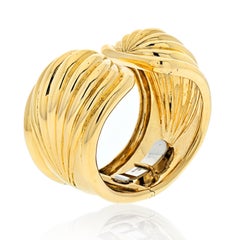 David Webb 18K Yellow Gold Fluted High Polished Bangle Bracelet