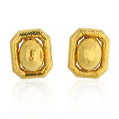 David Webb, grandes boucles d'oreilles à clip géométriques « Ancient World » en or jaune 18 carats avec motif géométrique