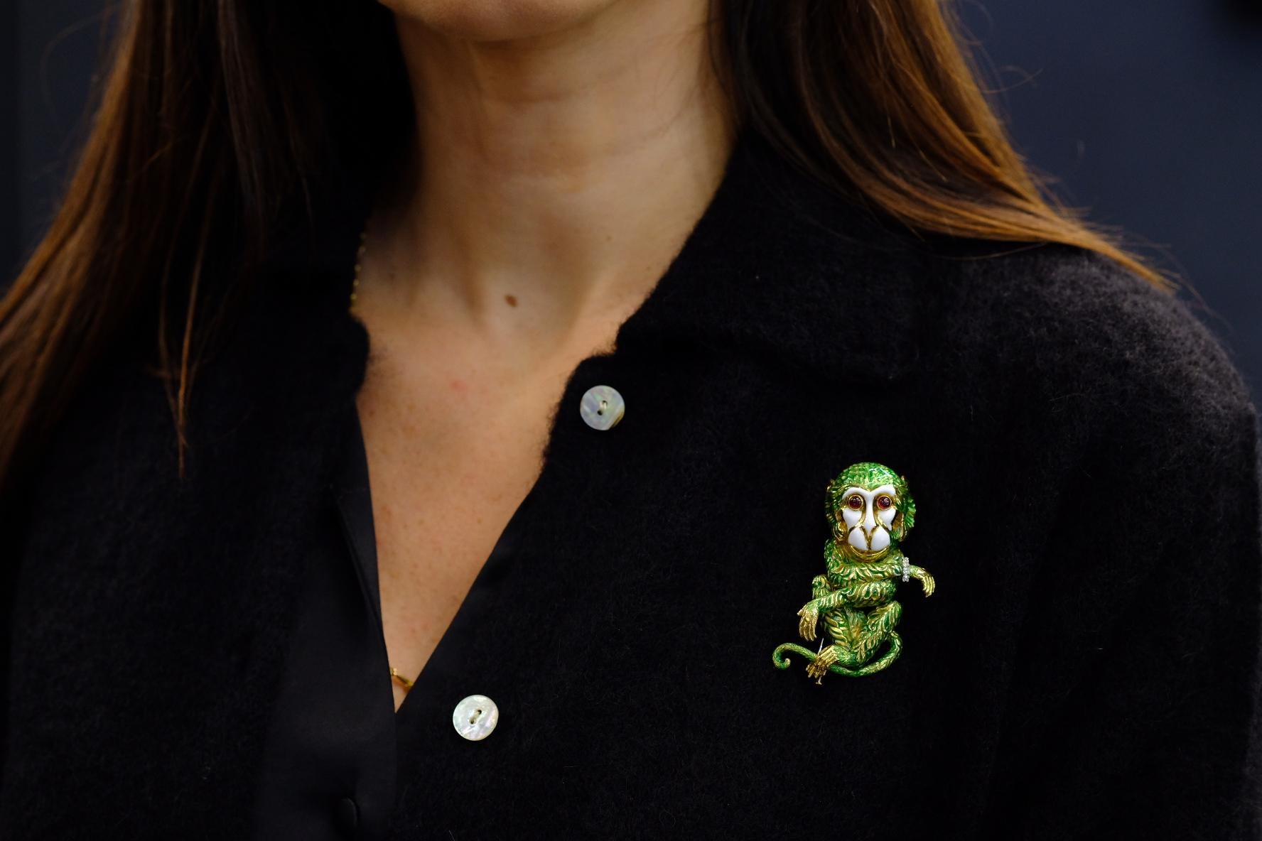 David Webb 18K Yellow Gold Green Enamel Monkey Brooch In Excellent Condition For Sale In New York, NY