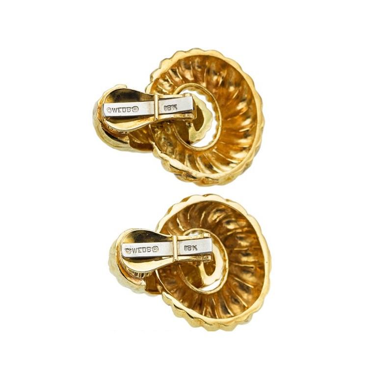 David Webb 18k Yellow Gold Hammered Doorknocker Clip-On Earrings 40.76 grams In Good Condition For Sale In Sherman Oaks, CA