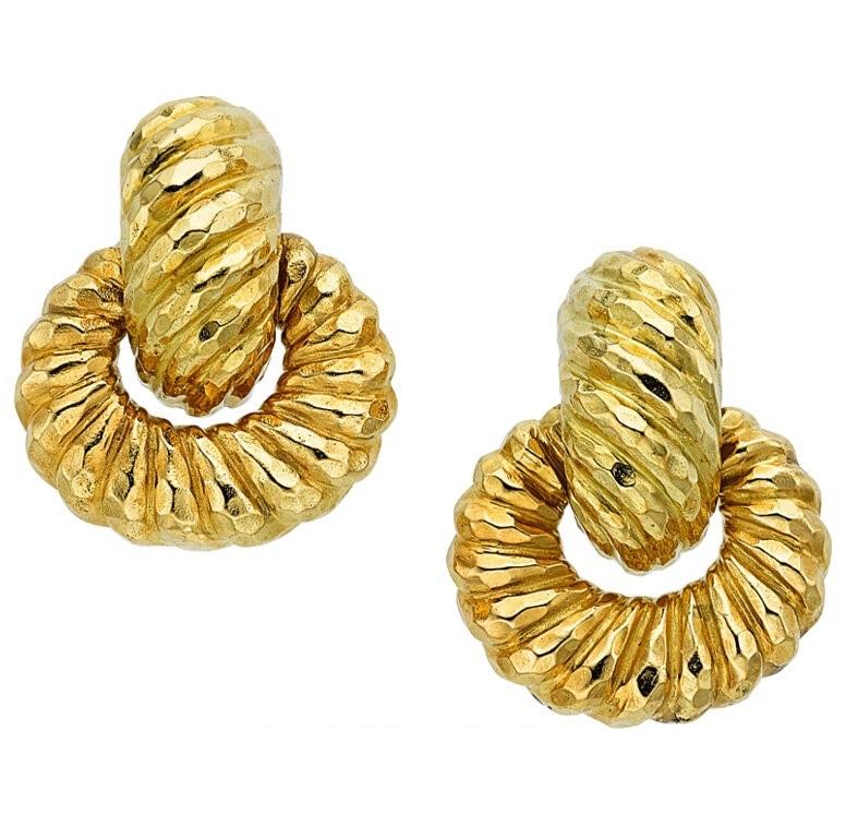 David Webb 18k Yellow Gold Hammered Doorknocker Clip-On Earrings 40.76 grams For Sale 2
