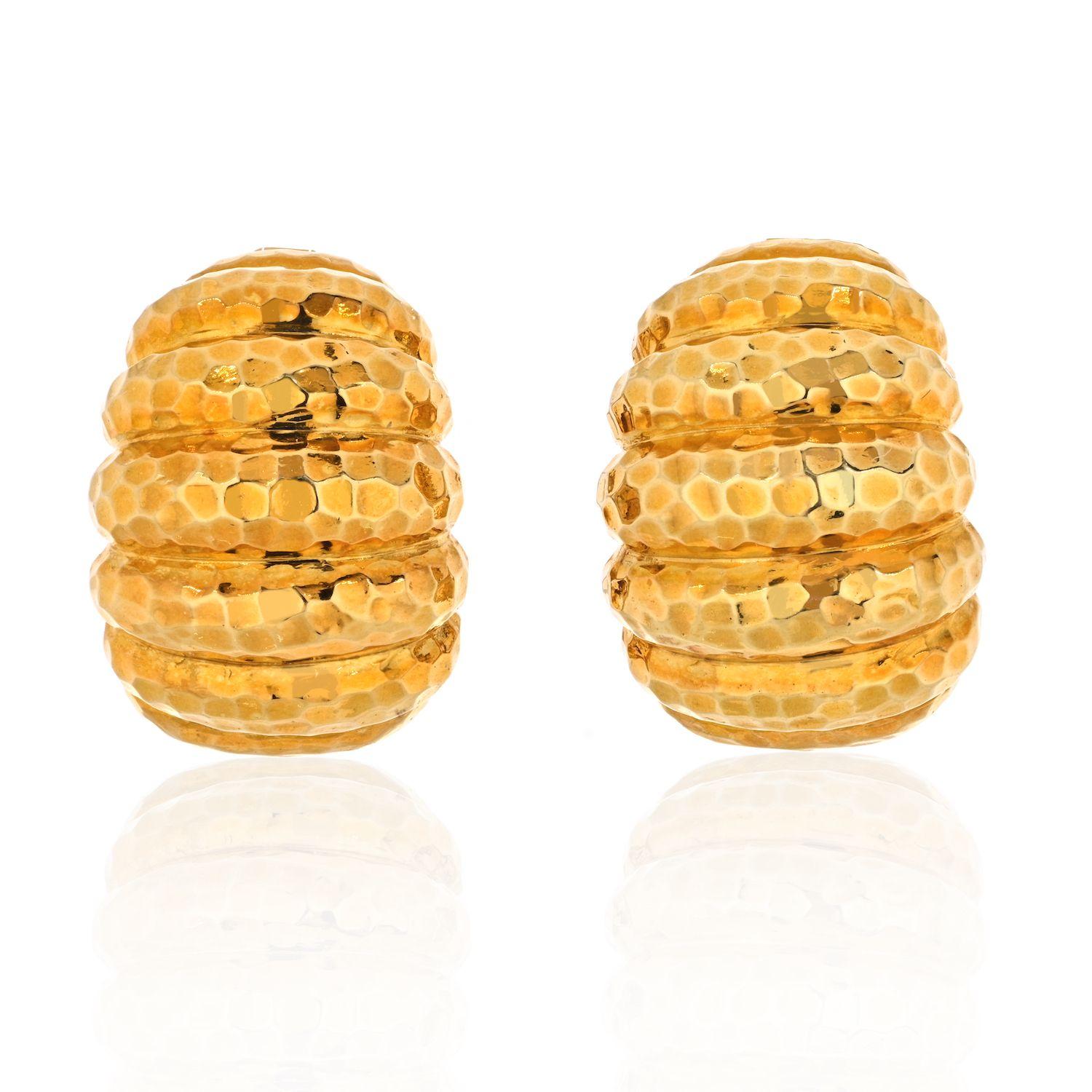David Webb 18K Yellow Gold Hammered Finish Jumbo Shrimp Earrings In Excellent Condition For Sale In New York, NY