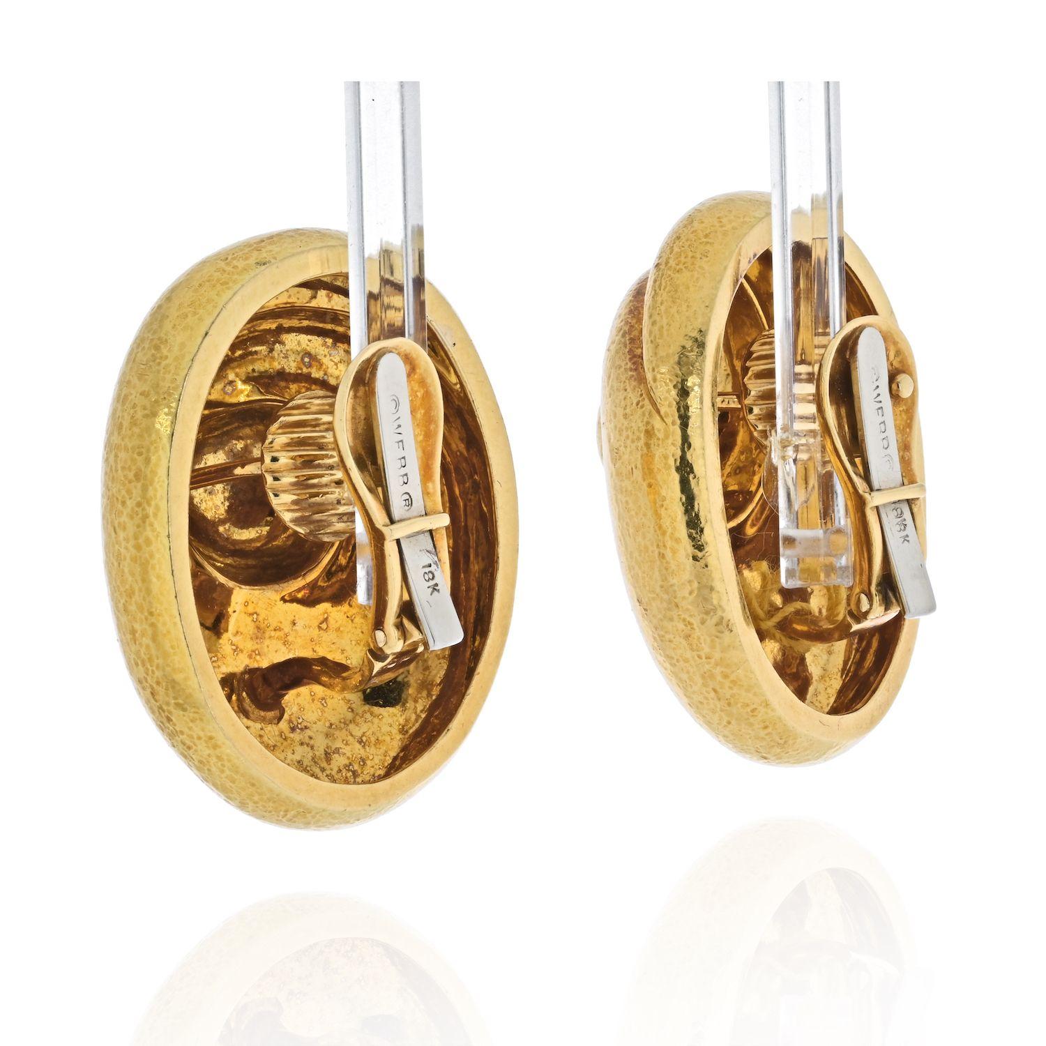 David Webb 18k Yellow Gold Hammered Heavy Clip on Swirl Earrings In Excellent Condition For Sale In New York, NY