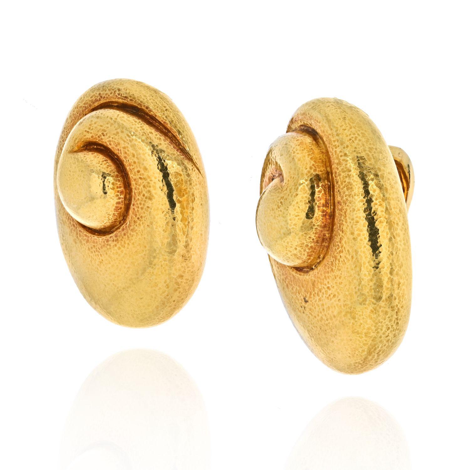 Women's David Webb 18k Yellow Gold Hammered Heavy Clip on Swirl Earrings For Sale