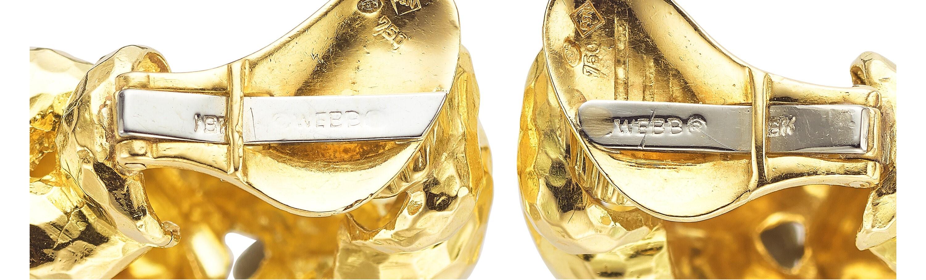 David Webb - Boucles d'oreilles clips en or jaune 18 carats Hammered Hoop en vente 1