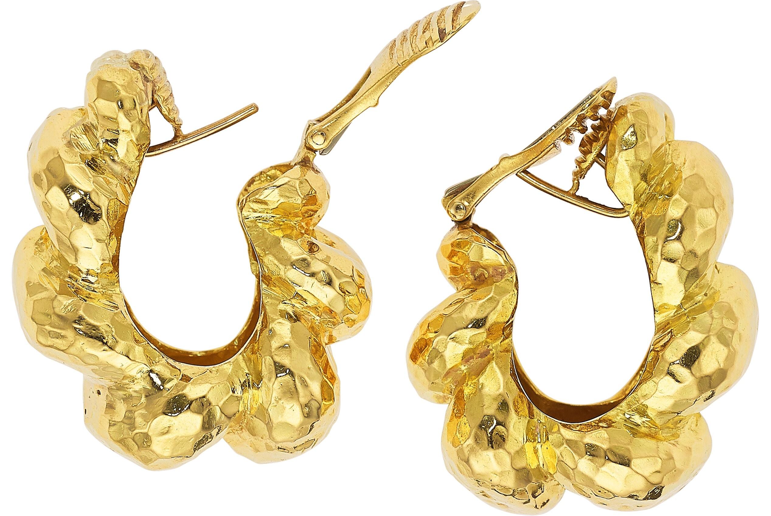David Webb - Boucles d'oreilles clips en or jaune 18 carats Hammered Hoop en vente 2
