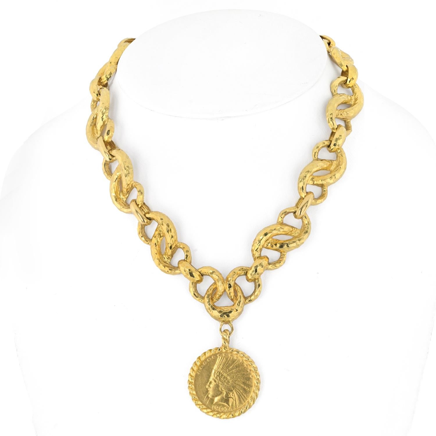 Rehaussez votre style avec cet exquis collier de pièces de monnaie 