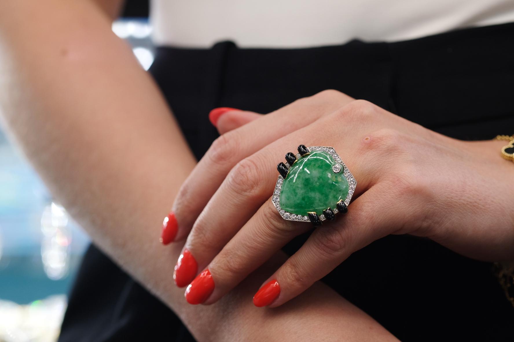 David Webb, bague en or jaune 18 carats avec jade, diamants et émail noir en vente 2