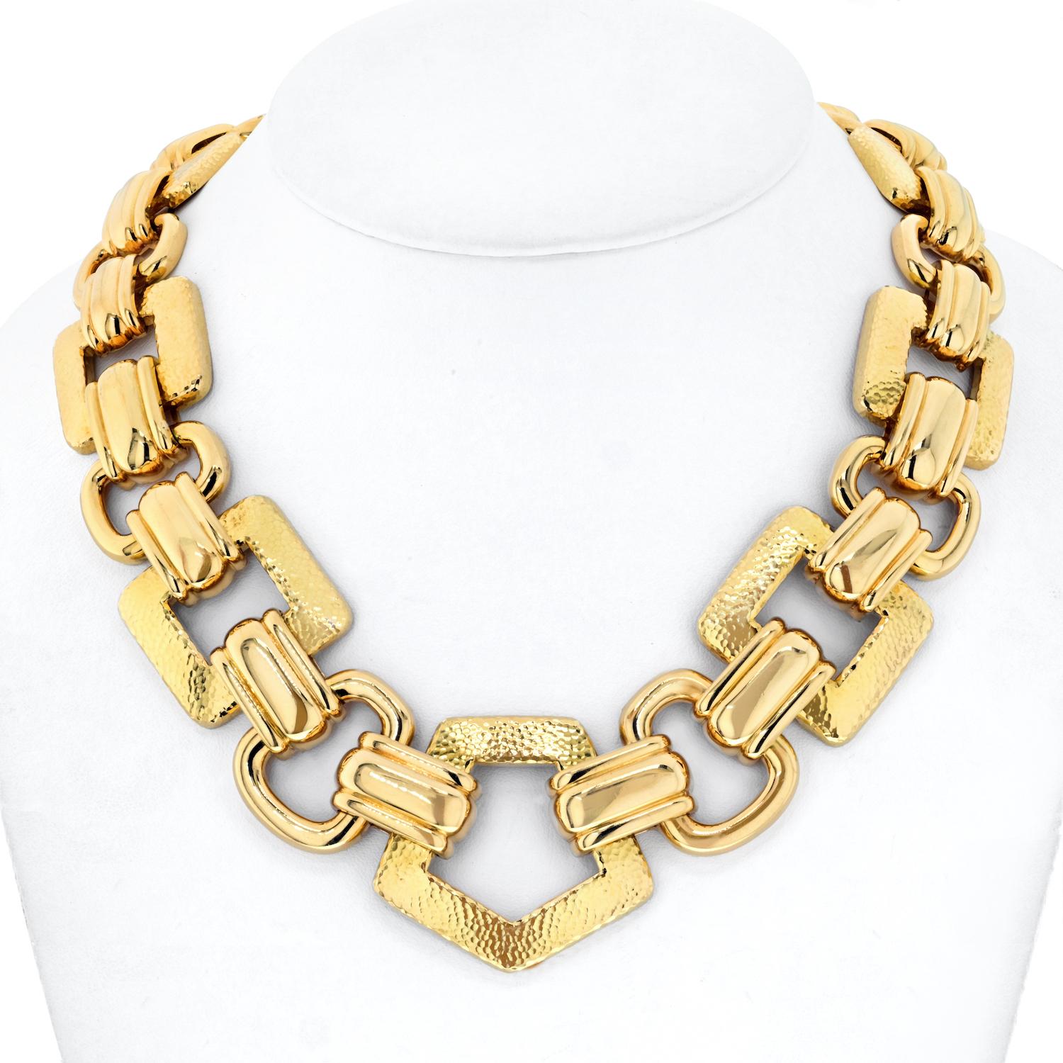 Step into the world of opulence with the David Webb Hammered and High Polished Gold Link Necklace, a true testament to the designer's mastery of craftsmanship and timeless elegance. This 18K gold necklace is a wearable work of art, seamlessly