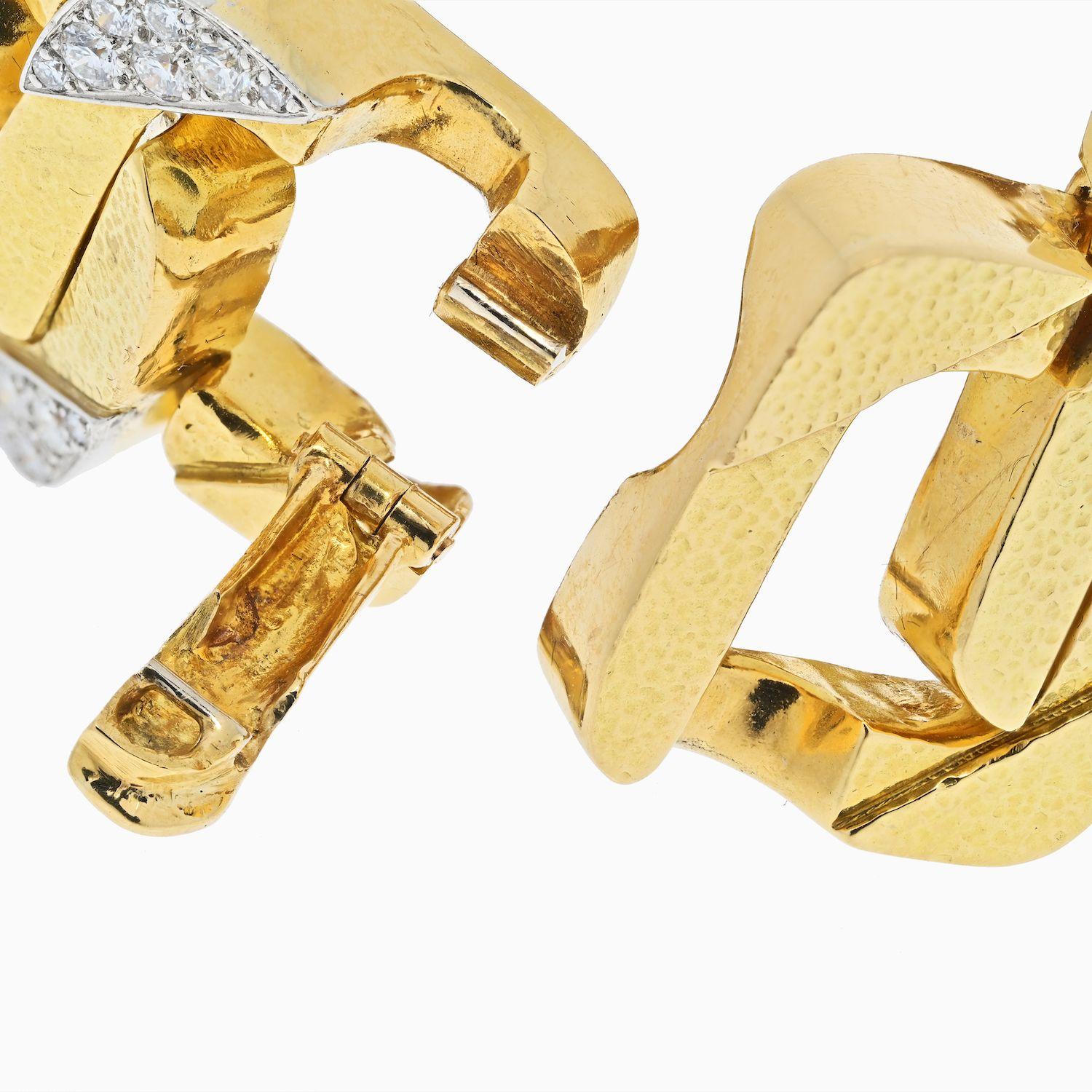 Modern David Webb 18K Yellow Gold Large Hammered Flat Link Diamond Bracelet For Sale