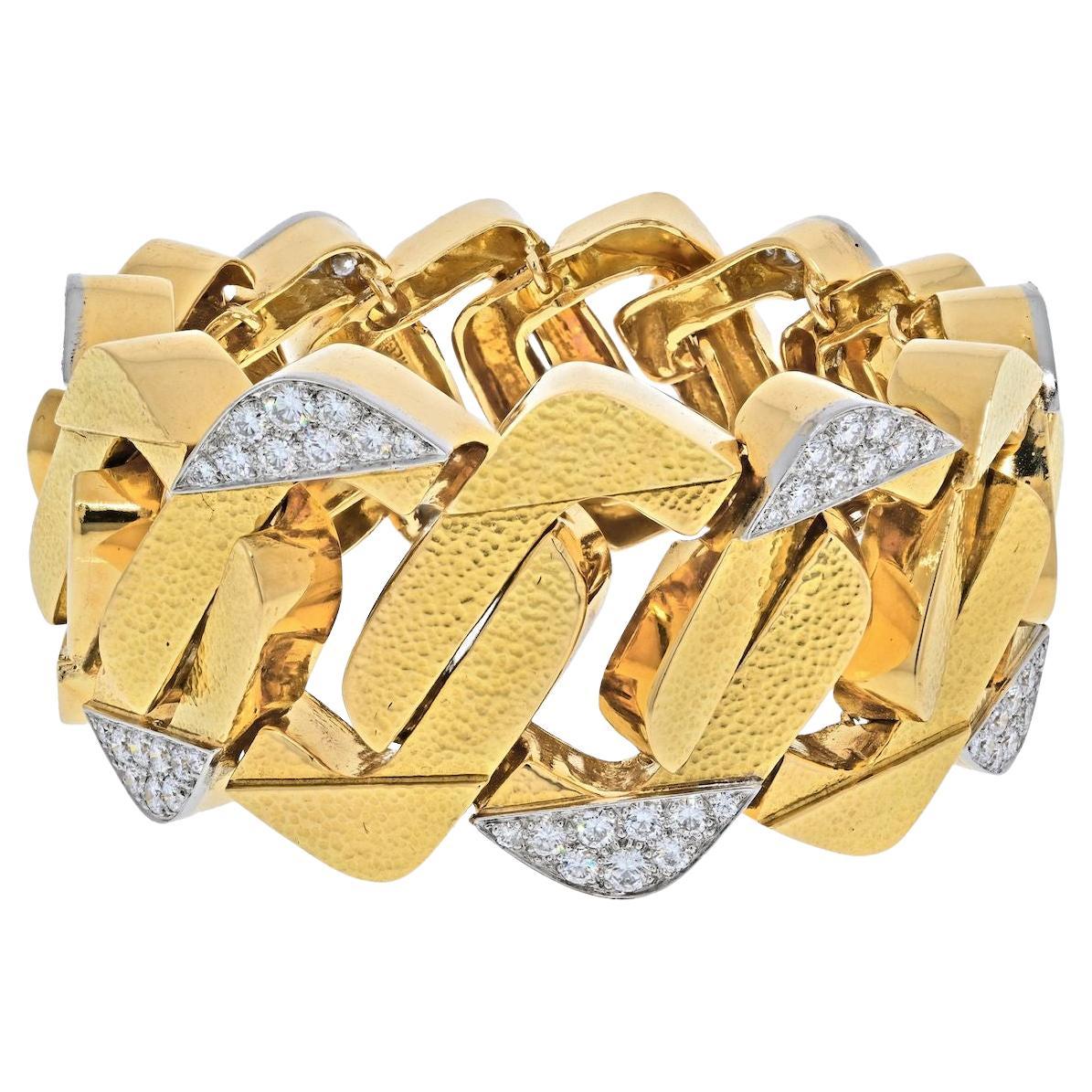 David Webb 18 Karat Gelbgold Großes gehämmertes, flaches Diamantarmband mit flachen Gliedern