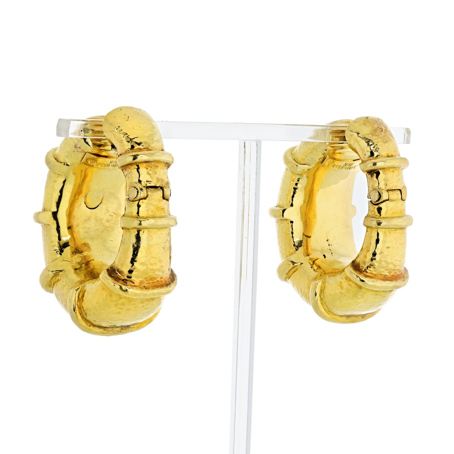 David Webb 18 Karat Yellow Gold Large Shrimp Earrings In Excellent Condition In New York, NY