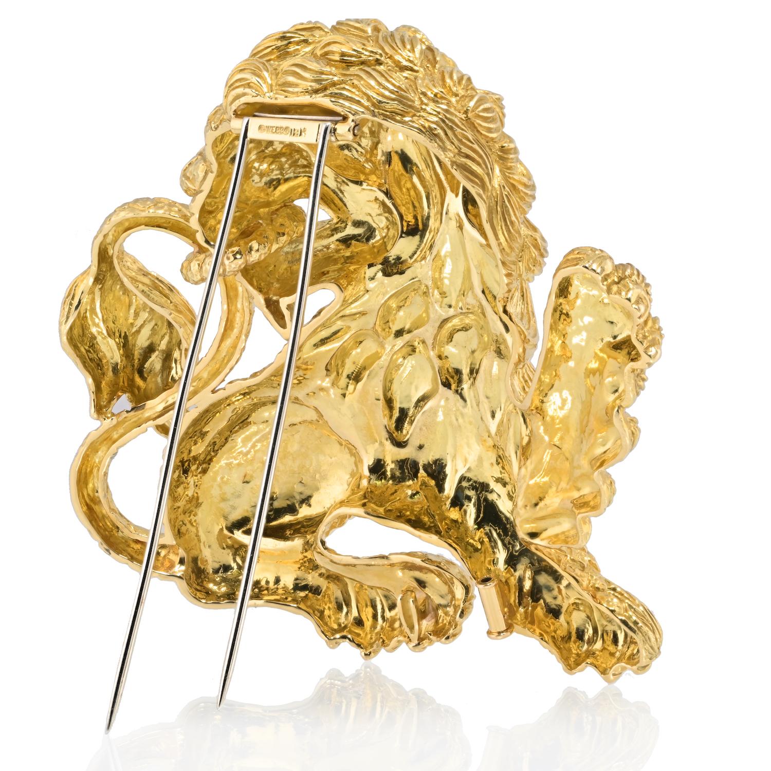 Cabochon David Webb 18K Yellow Gold Lion With A Green Emerald Eye Brooch For Sale