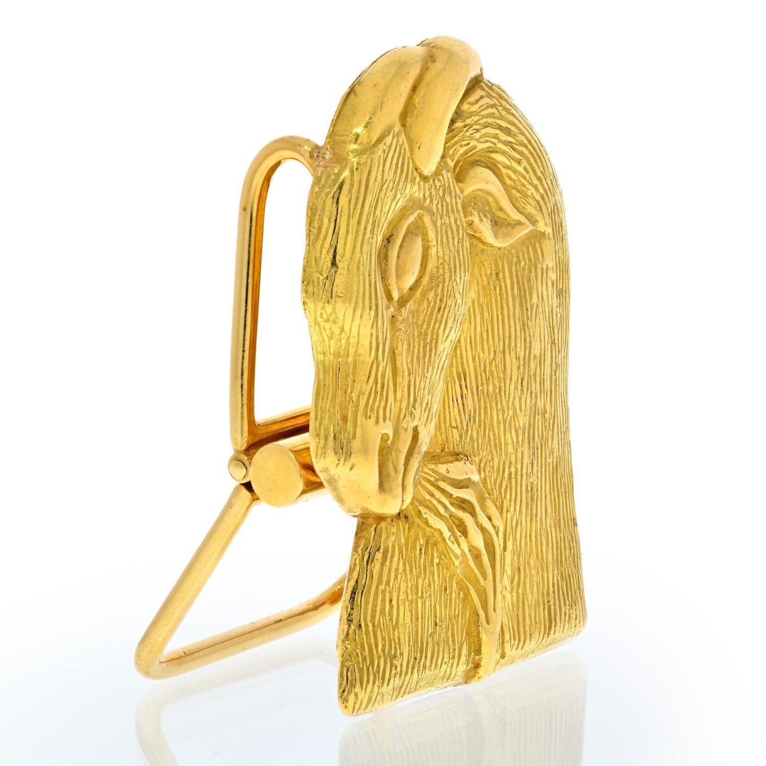 Excellent gift for your loved one: vintage David Webb Capricorn Money Clip in 18K Yellow Gold. This makes a perfect gift, plus will always start a conversation everytime someone sees it. 
If your special someone is into unique and special 
Length: