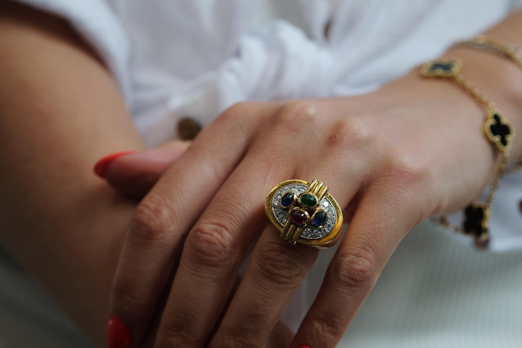 Donna David Webb, anello con gemme multicolore e diamanti in oro giallo 18 carati in vendita