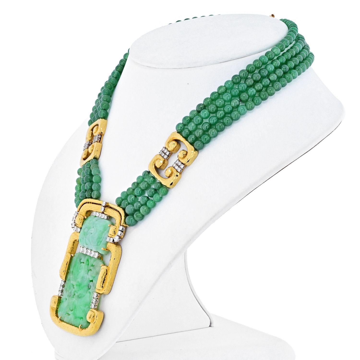 David Webb Halskette aus 18 Karat Gelbgold mit mehrstrangigem Jade-Medaillon und Diamanten (Moderne) im Angebot