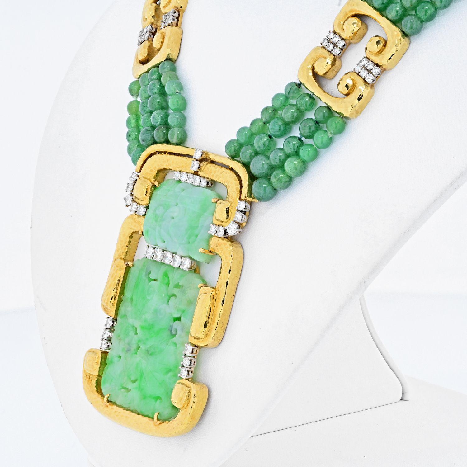 David Webb Halskette aus 18 Karat Gelbgold mit mehrstrangigem Jade-Medaillon und Diamanten (Rundschliff) im Angebot