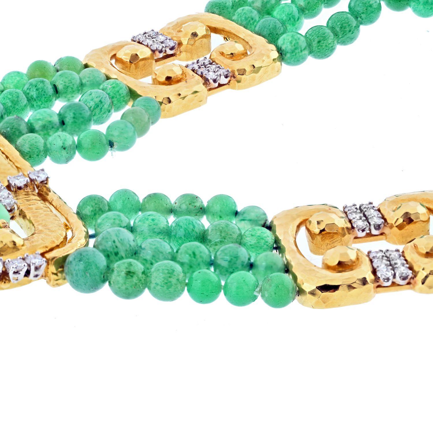 David Webb Halskette aus 18 Karat Gelbgold mit mehrstrangigem Jade-Medaillon und Diamanten Damen im Angebot