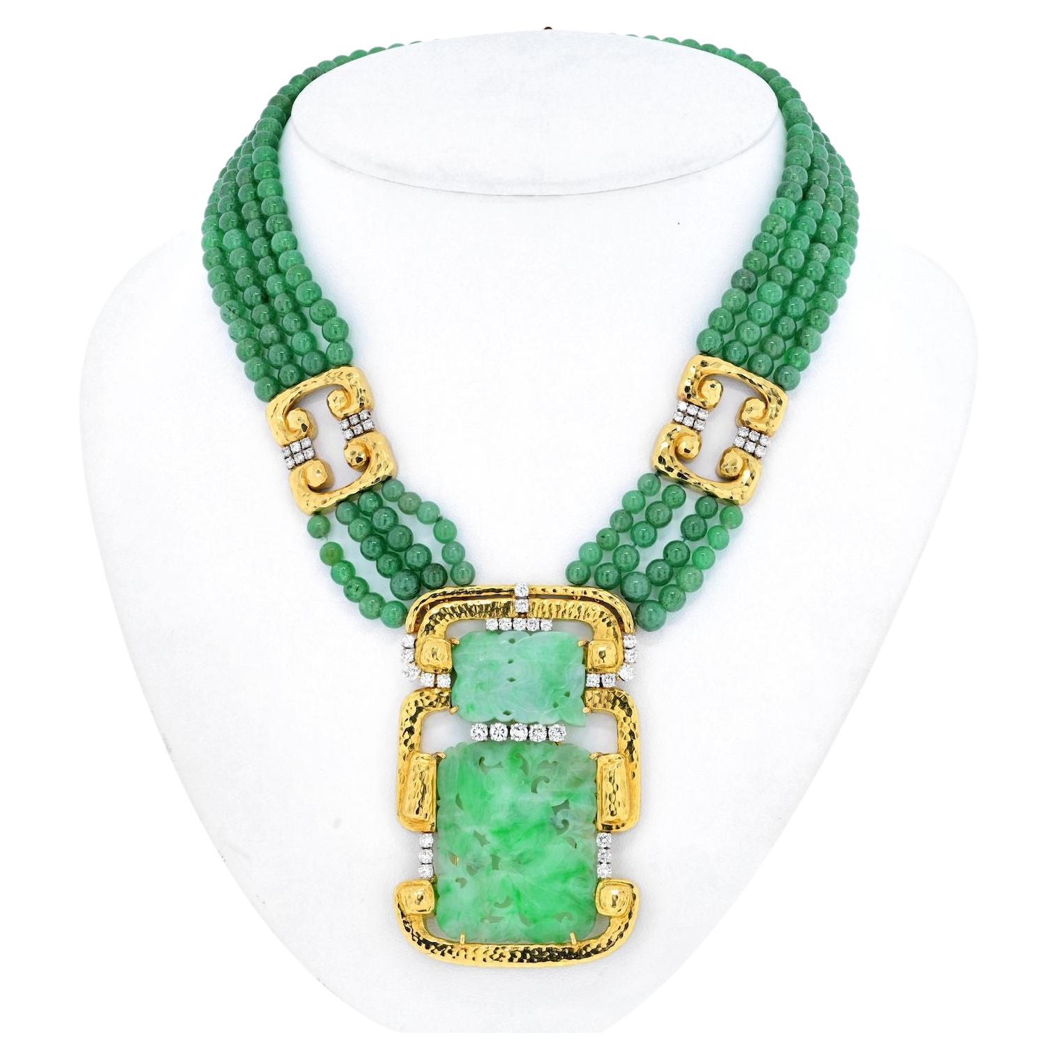 David Webb Halskette aus 18 Karat Gelbgold mit mehrstrangigem Jade-Medaillon und Diamanten im Angebot