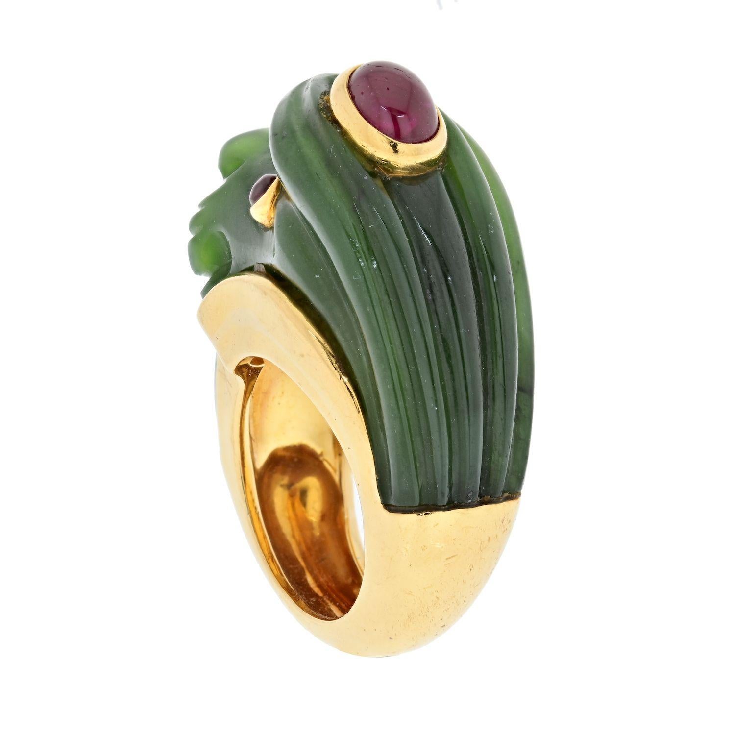 David Webb 18K Yellow Gold Nephrite, Ruby Lion Ring In Excellent Condition For Sale In New York, NY
