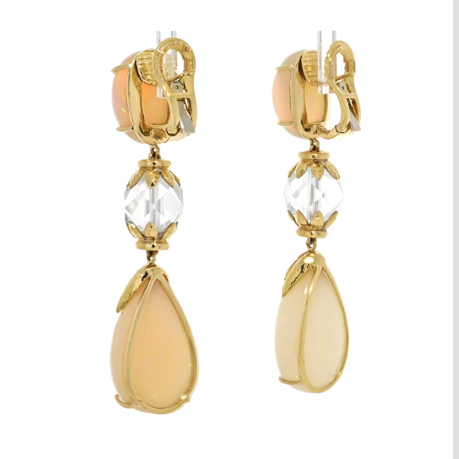 Taille cabochon David Webb - Pendants d'oreilles pour dames en or jaune 18 carats avec opale et cristal de roche en vente