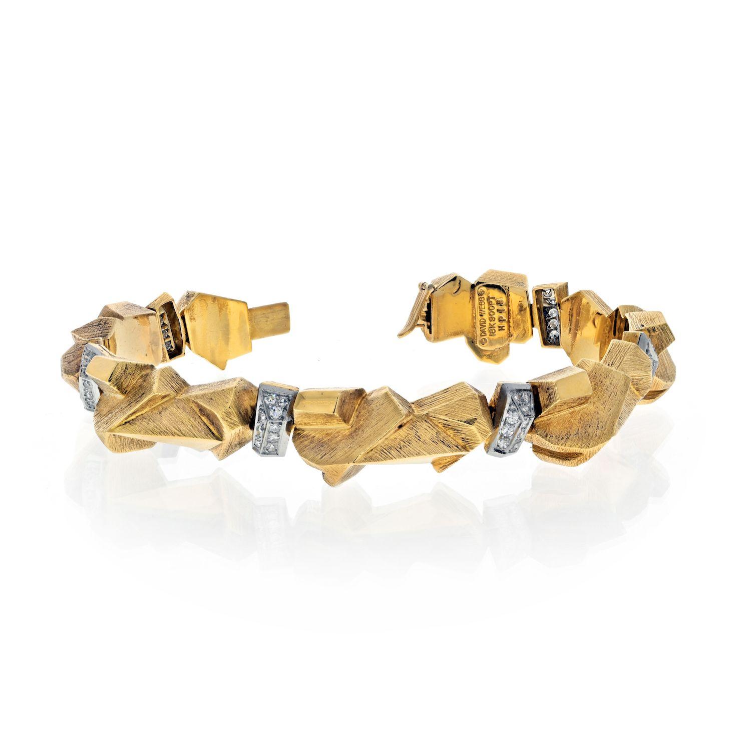 Taille ronde David Webb, bracelet articulé en or jaune 18 carats avec pépite de diamants en vente