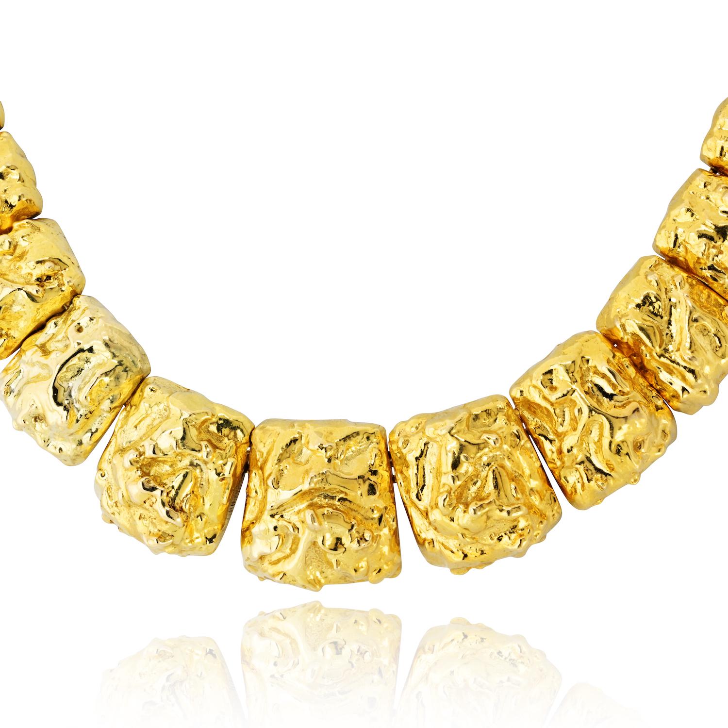 Moderno David Webb, collana con pannello in stile pepita in oro giallo 18 carati in vendita