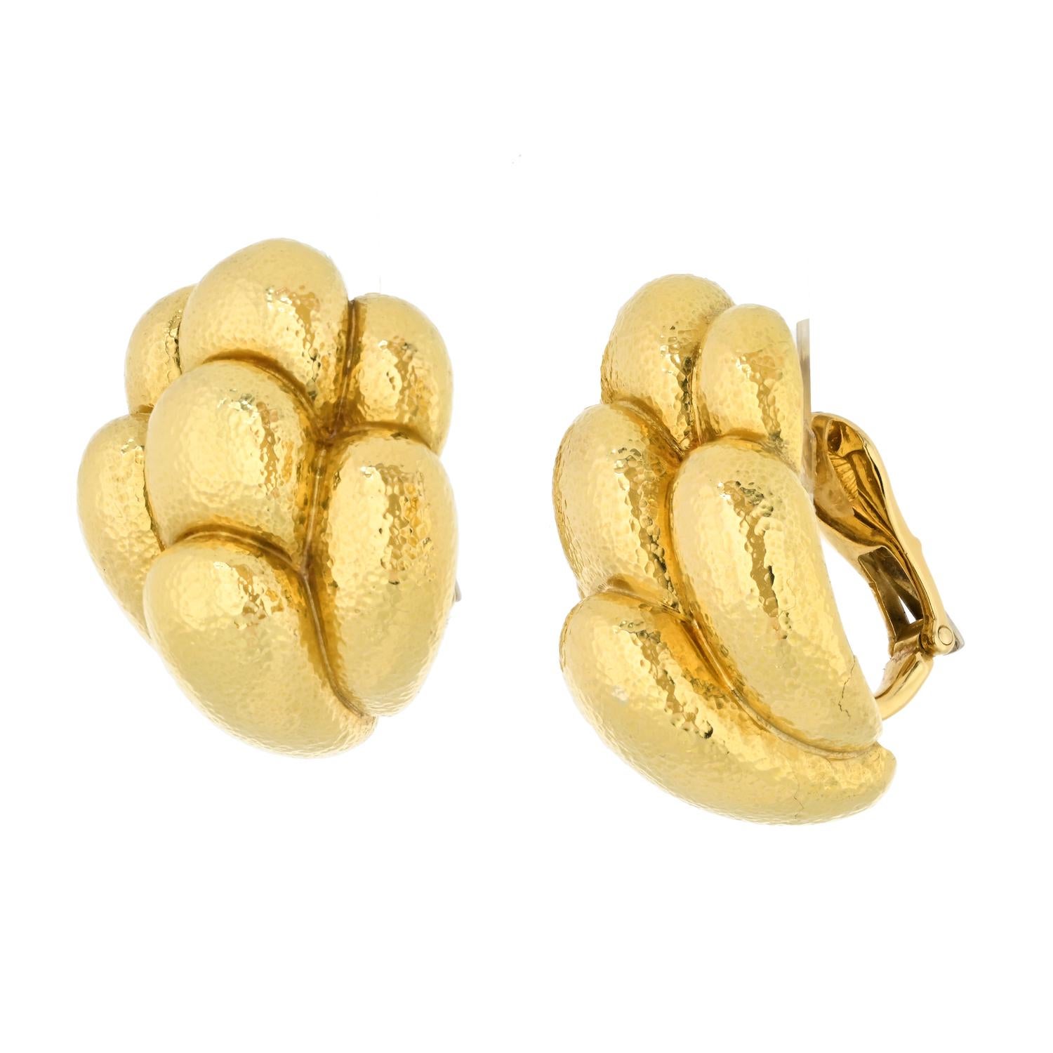 Modern David Webb 18K Yellow Gold Of Lobed Textured Clip Earrings For Sale