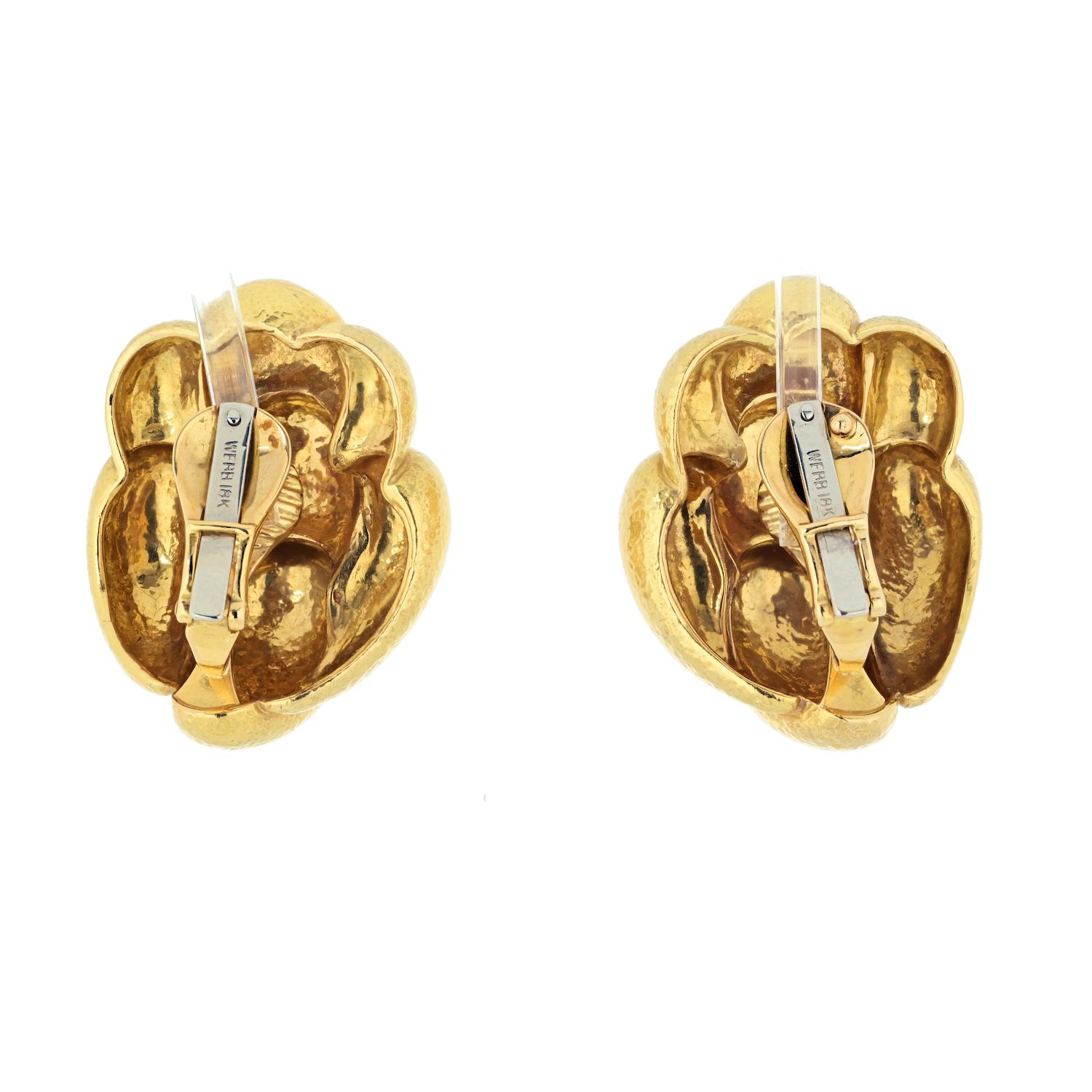 David Webb - Boucles d'oreilles clips en or jaune 18 carats à texture lobée Pour femmes en vente