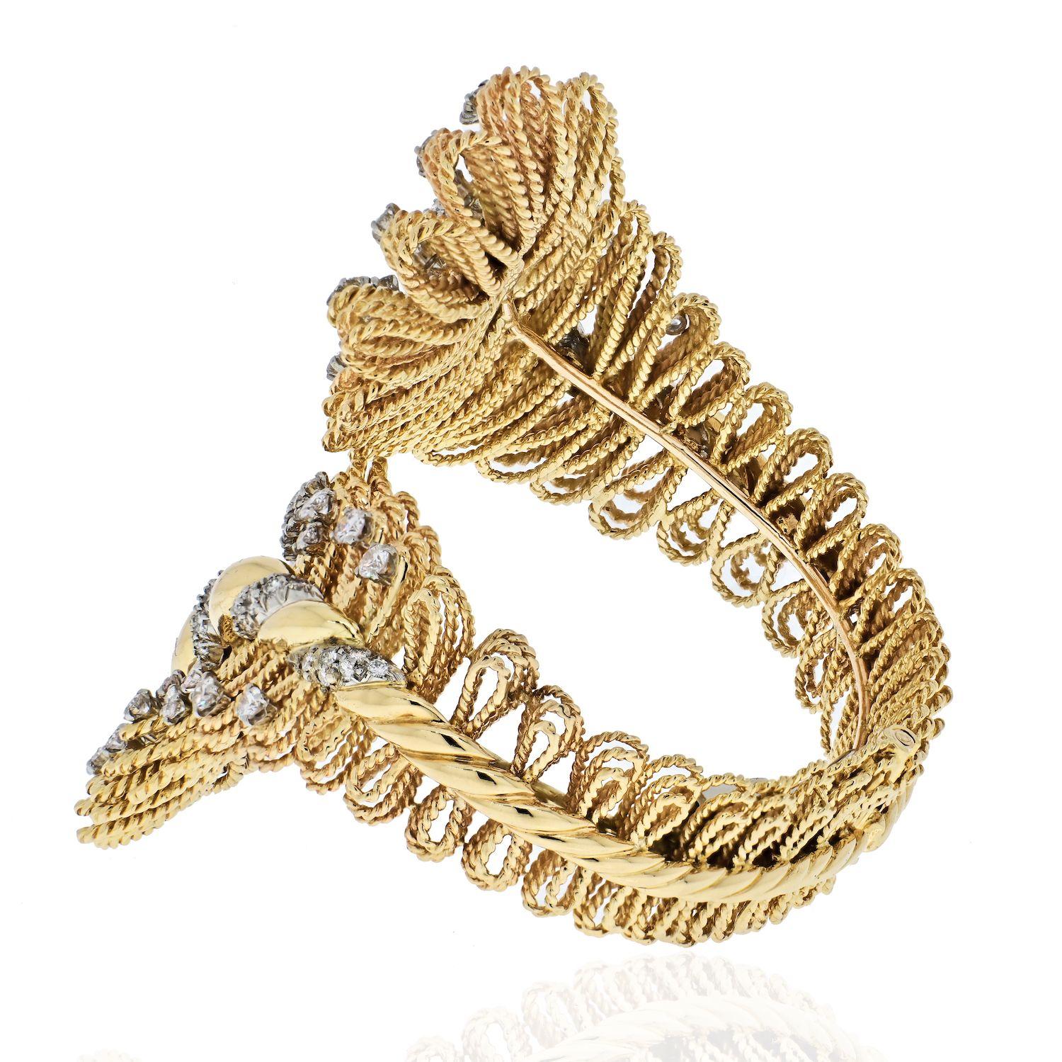 Moderne David Webb Bracelet croisé en or jaune 18 carats orné de diamants en vente