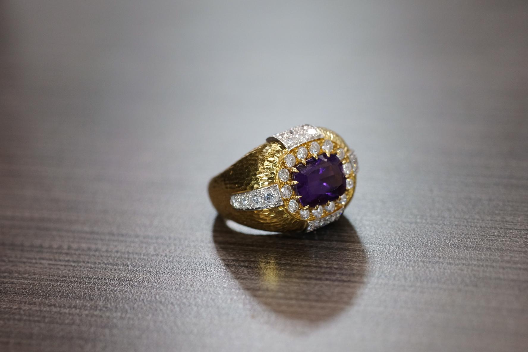 David Webb 18K Yellow Gold Oval Amethyst and Diamond Hammered Finish Ring For Sale 3