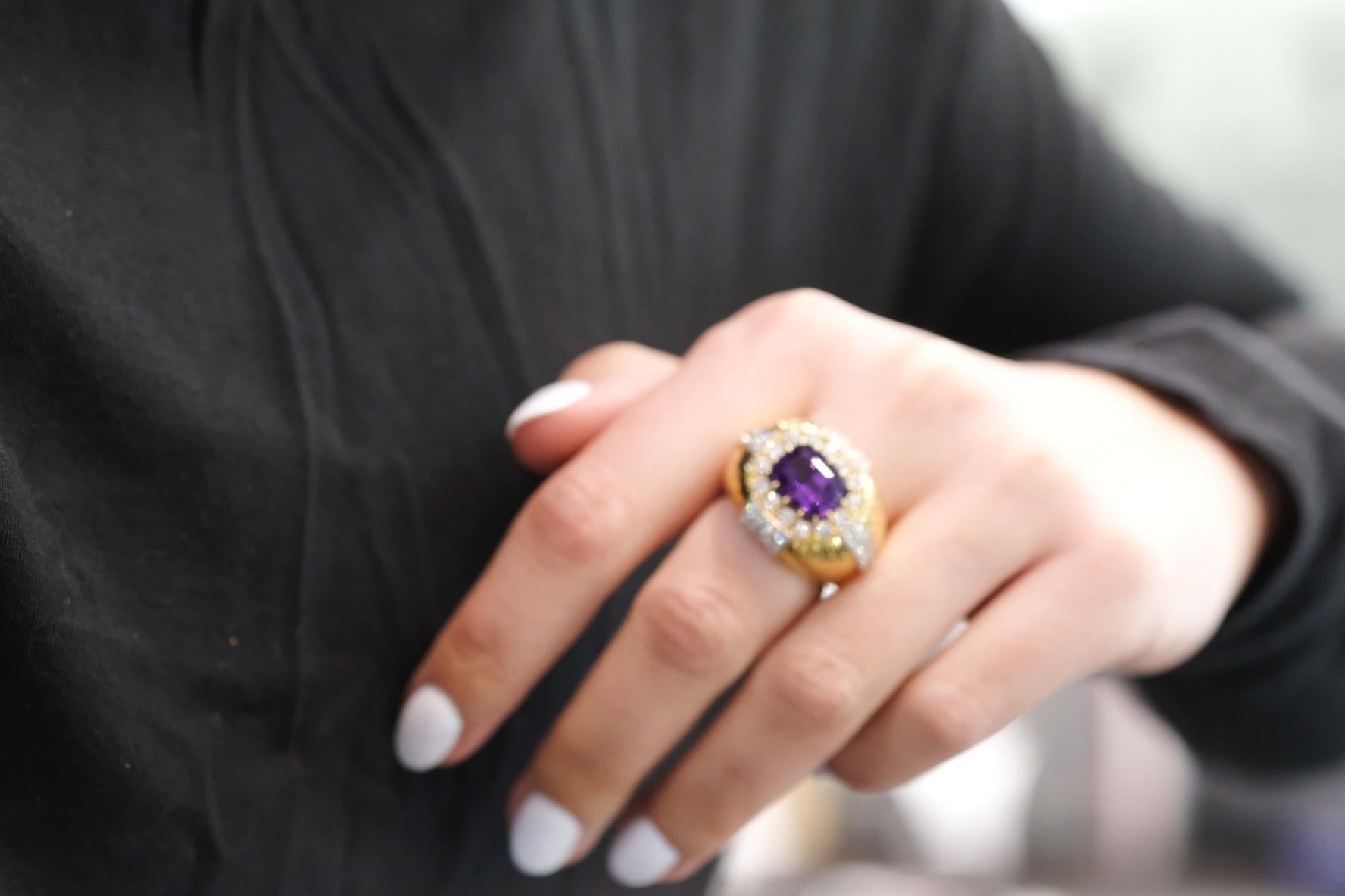 David Webb 18K Yellow Gold Oval Amethyst and Diamond Hammered Finish Ring In Excellent Condition For Sale In New York, NY