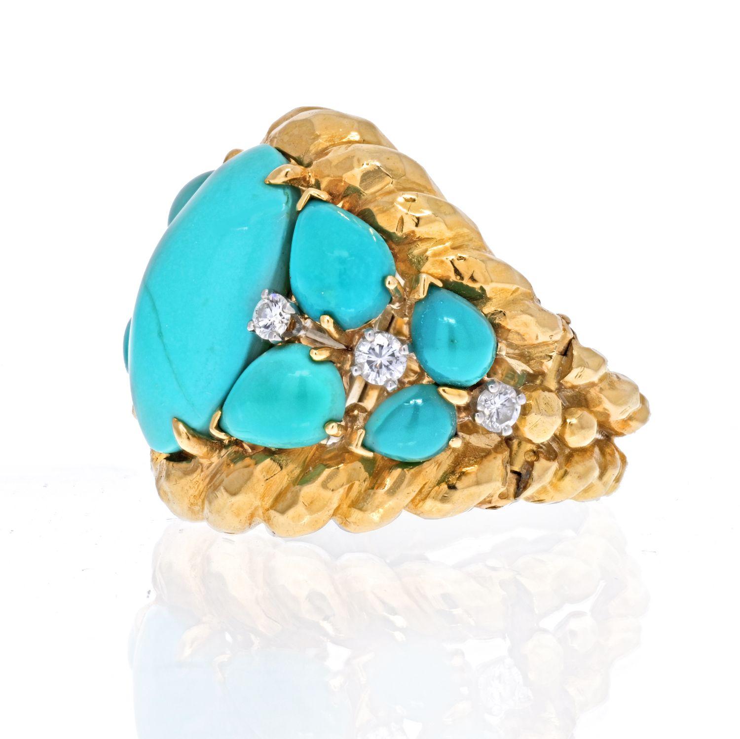 Articulated Turquoise and Diamond ring by David Webb crafted in 18k yellow gold. Designed to resemble lateral scutes as you see on a turtle, this ring has a comfortable weight. 

Captivating with turquoise's bright color, this jewel is perfect for