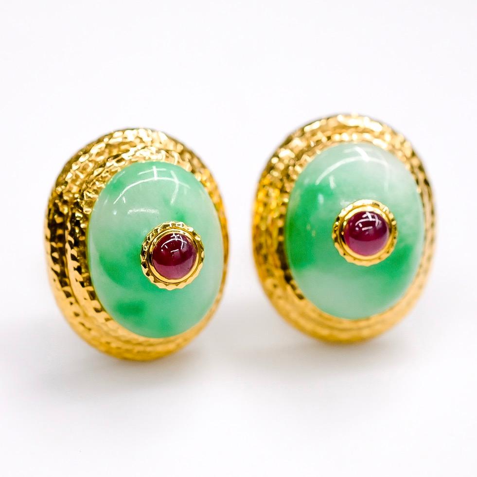 Women's David Webb 18K Yellow Gold Oversized Oval Jade Ruby Clip On Earrings For Sale