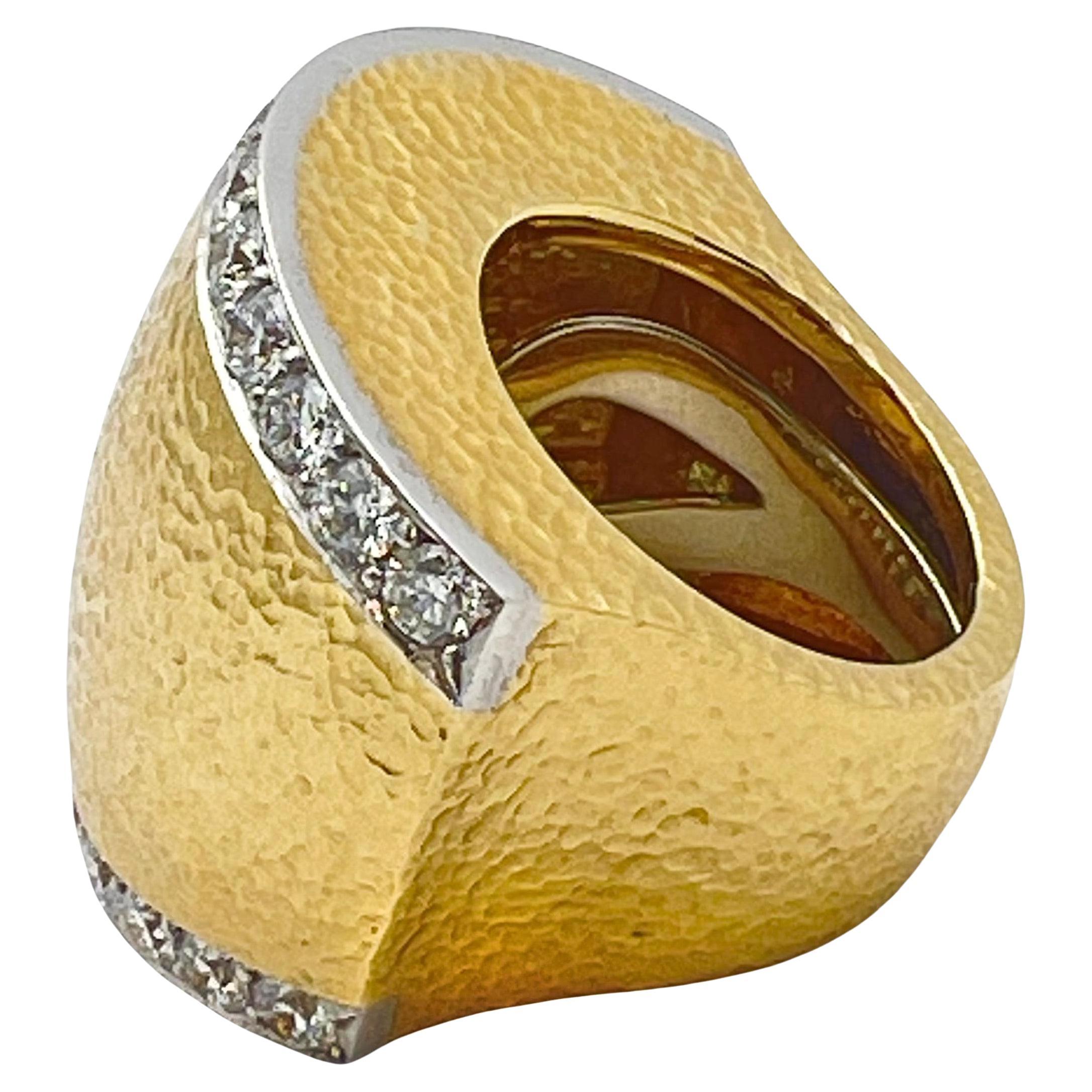 Taille brillant David Goldes Platinum Diamond Dome 18k Yellow Gold Dome Ring en vente