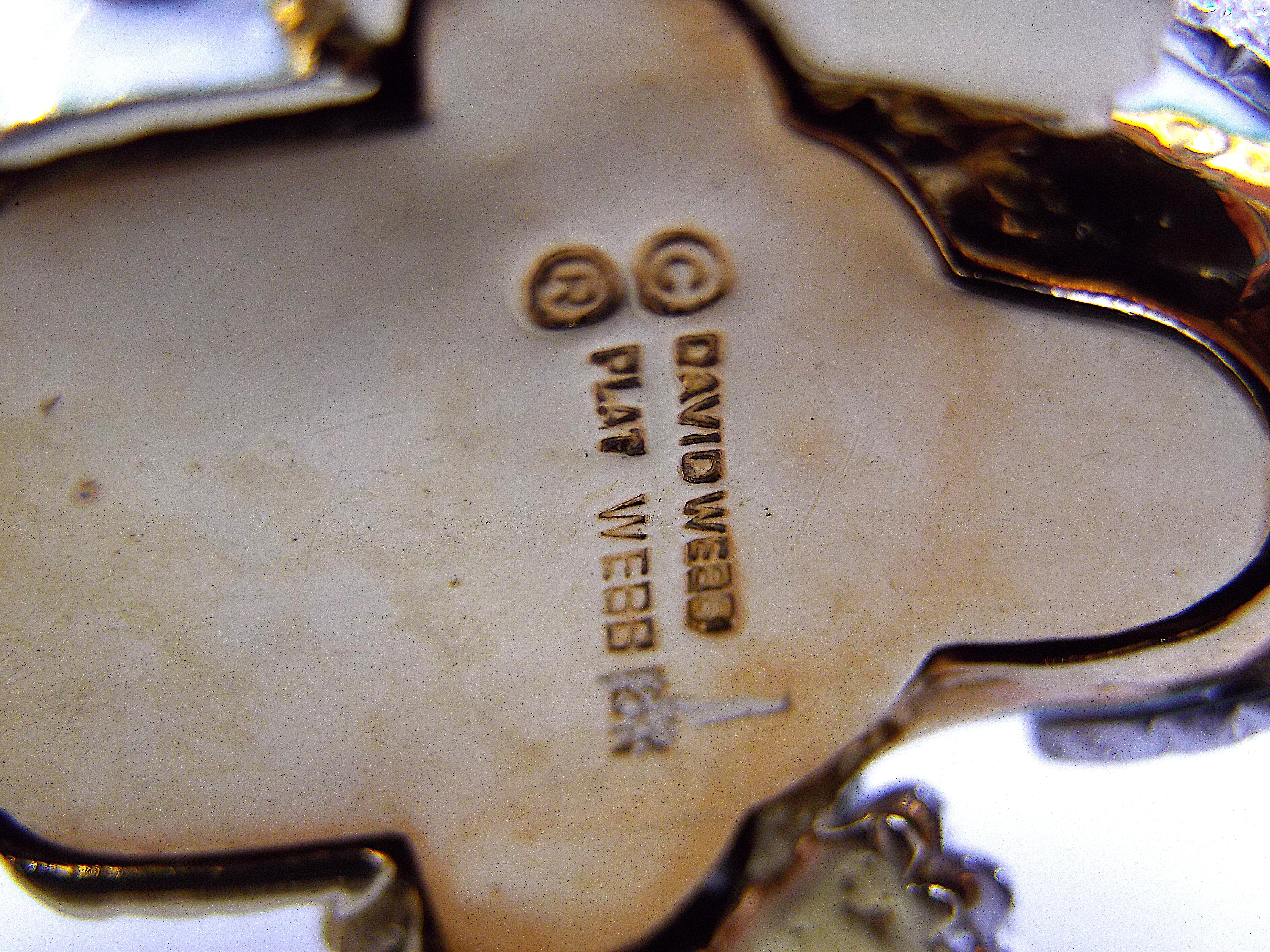 Taille cabochon David Webb Bracelet à deux grenouilles en or jaune 18 carats, platine, émail, rubis et diamants