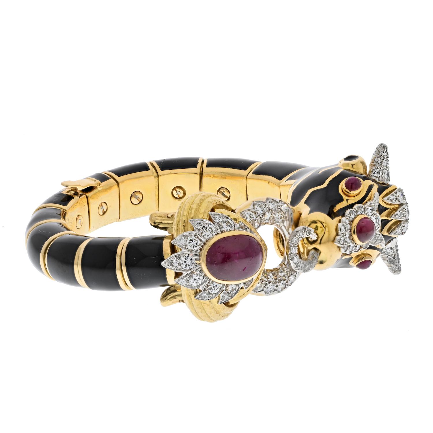 Moderne David Webb Bracelet en or jaune 18k, platine, rubis et diamants, émail noir en vente